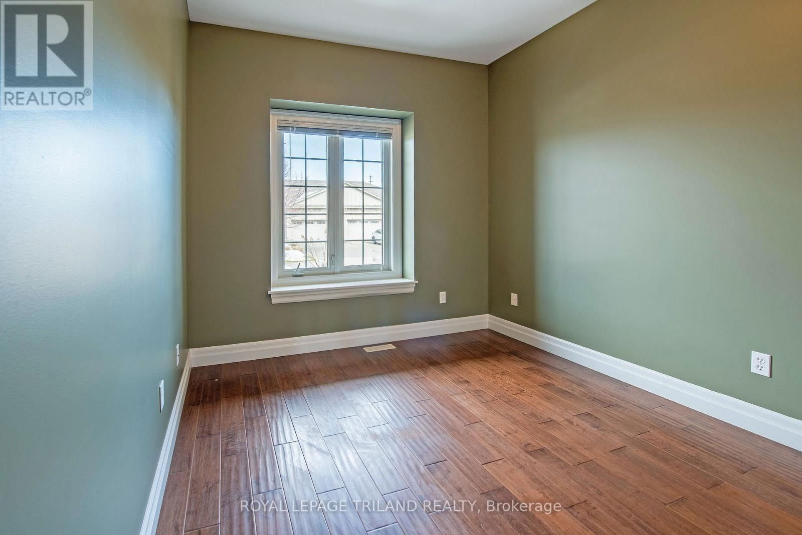 9 - 1571 CORONATION DRIVE Image 7