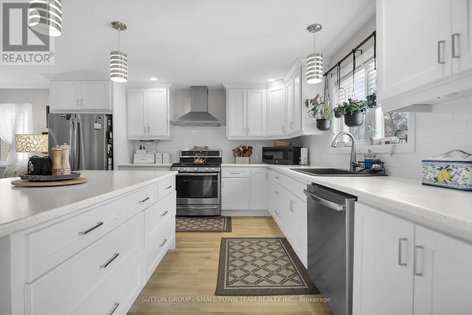 162 ROLAND STREET Image 12