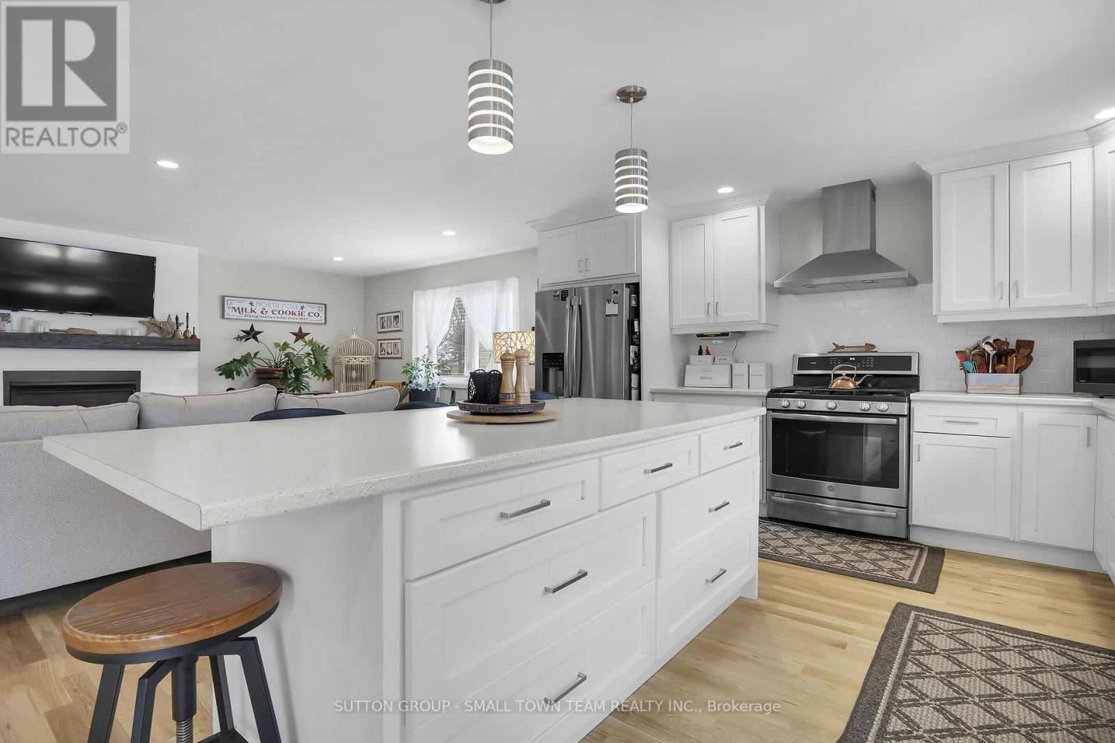 162 ROLAND STREET Image 13