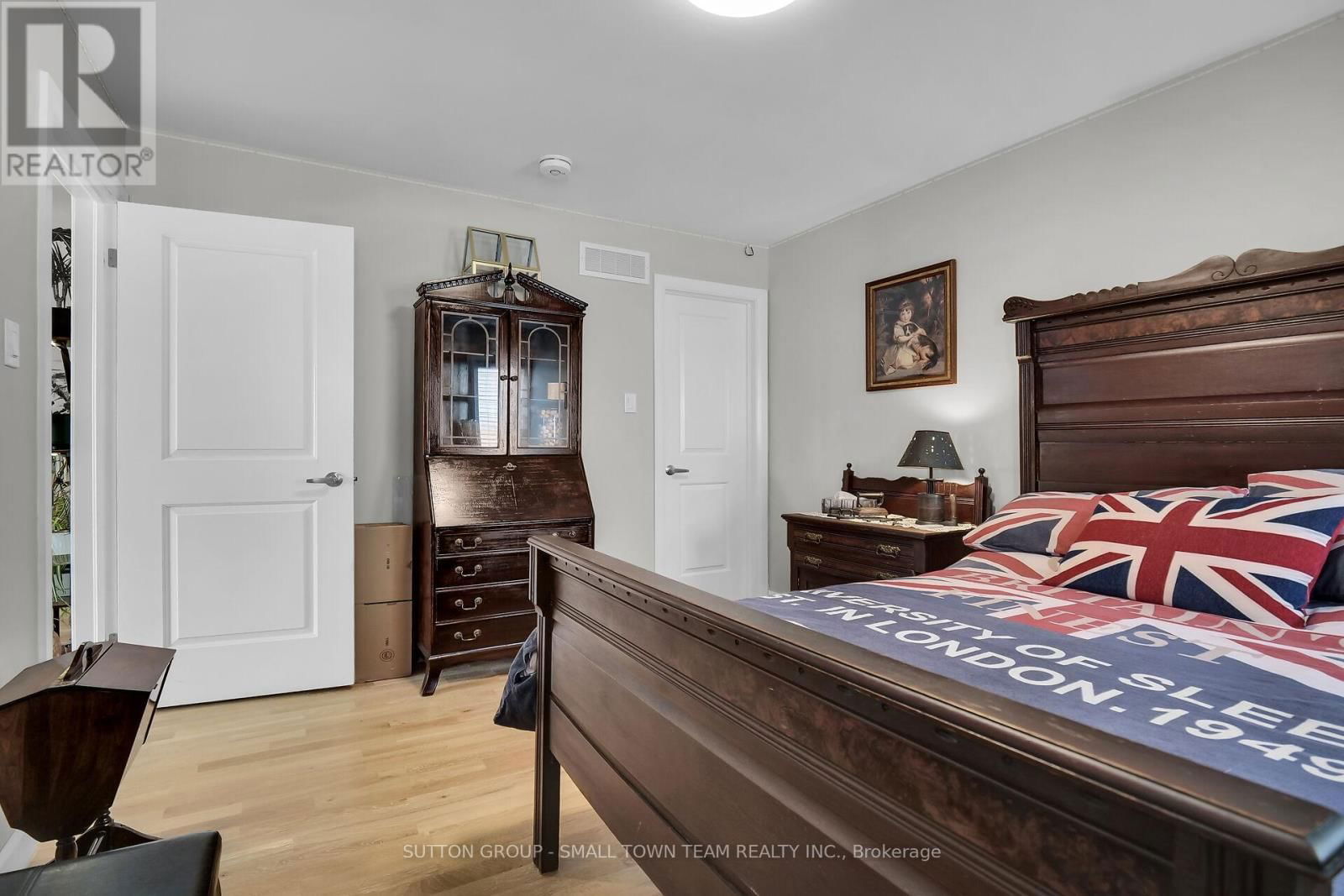 162 ROLAND STREET Image 19