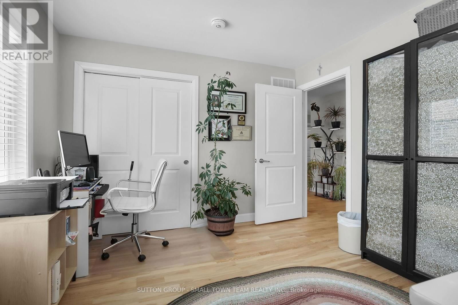 162 ROLAND STREET Image 21