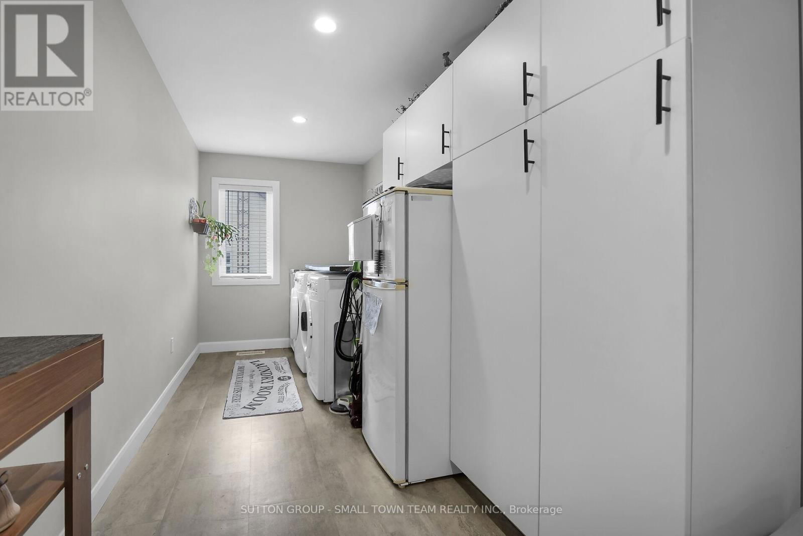 162 ROLAND STREET Image 24
