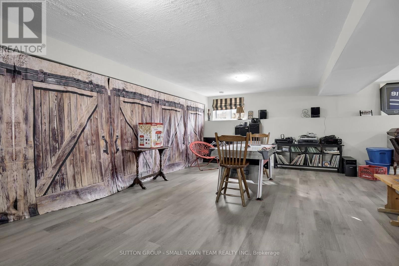 162 ROLAND STREET Image 30