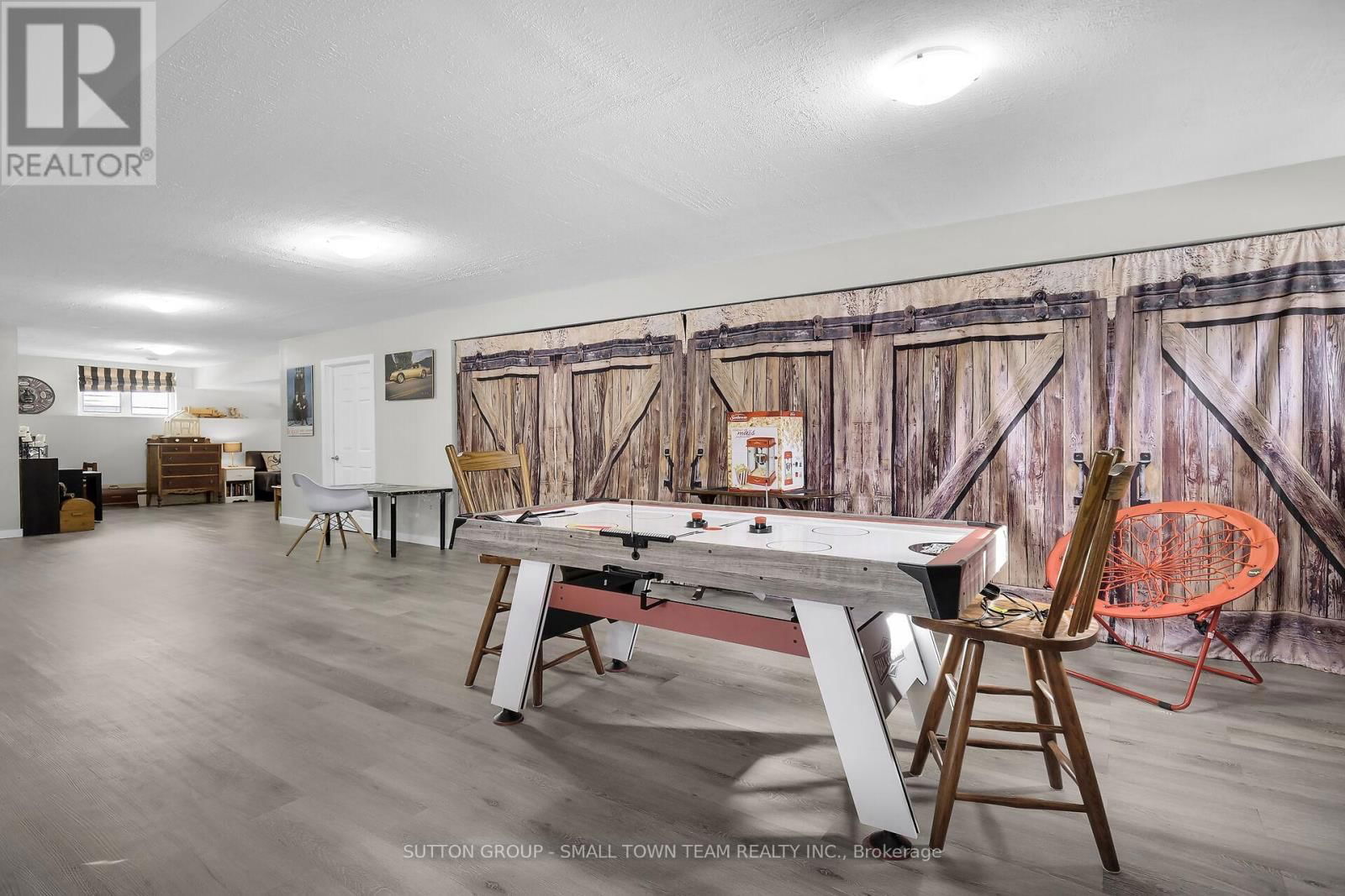 162 ROLAND STREET Image 31