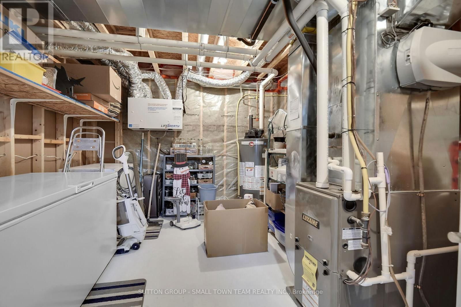 162 ROLAND STREET Image 39