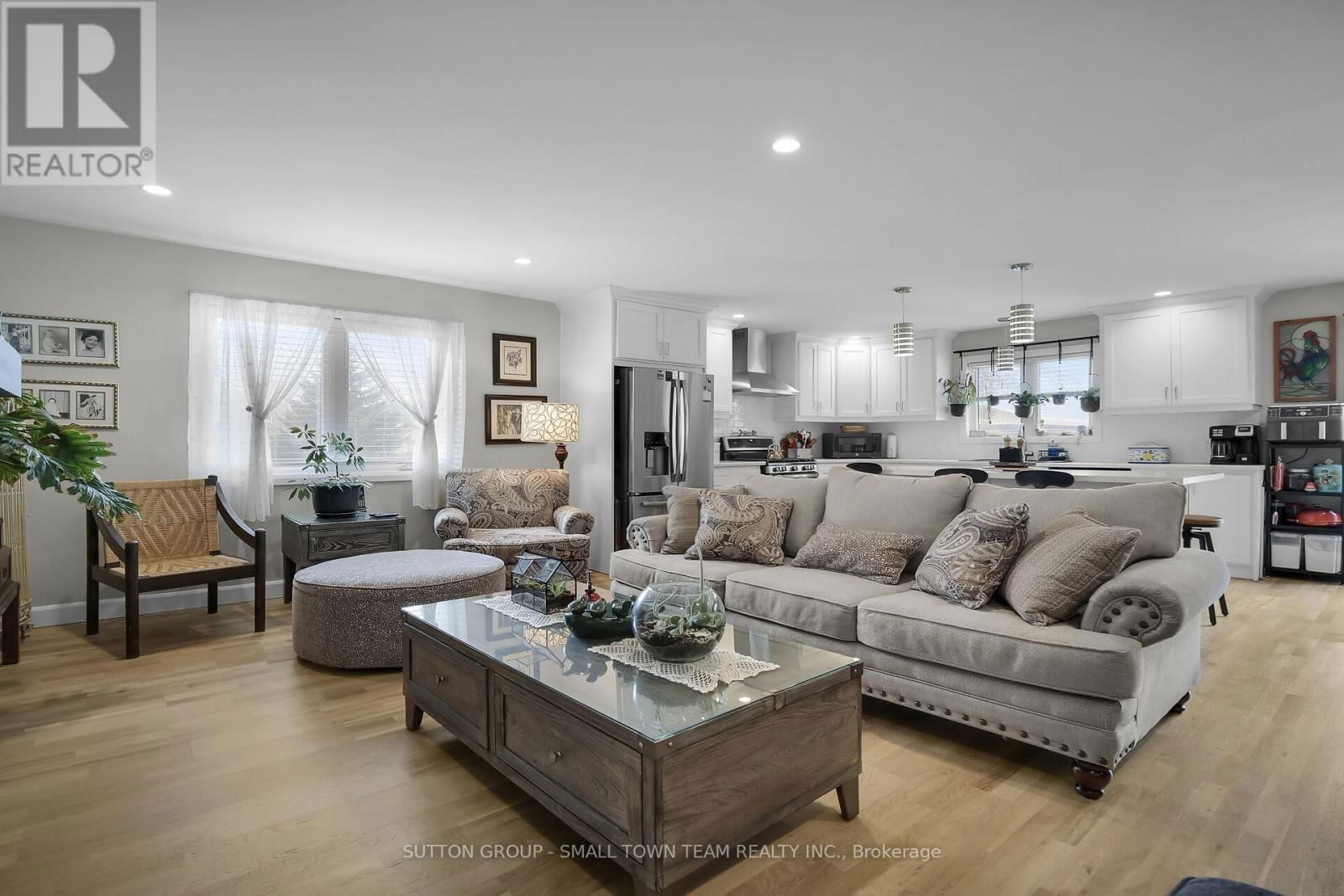 162 ROLAND STREET Image 8