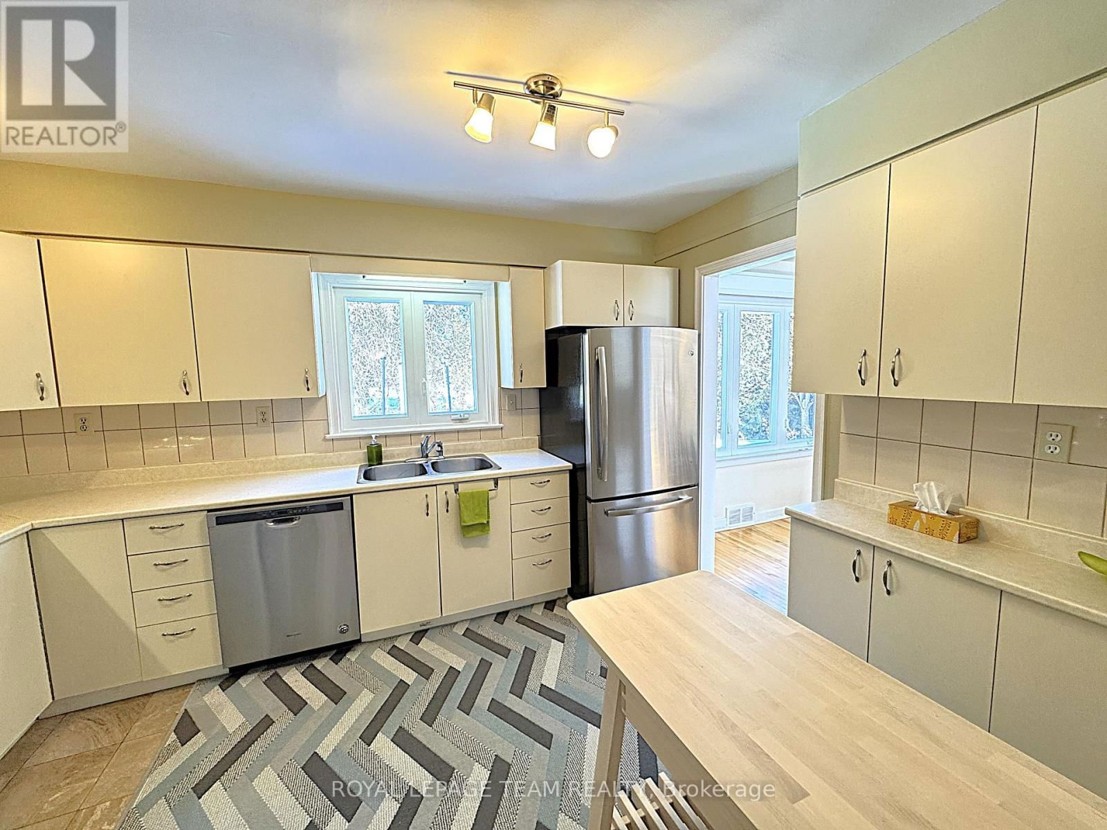 821 EASTBOURNE AVENUE Image 14