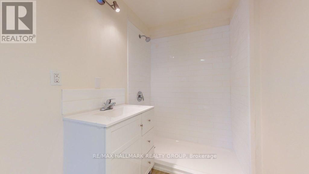 21 ELGIN STREET EAST Image 12