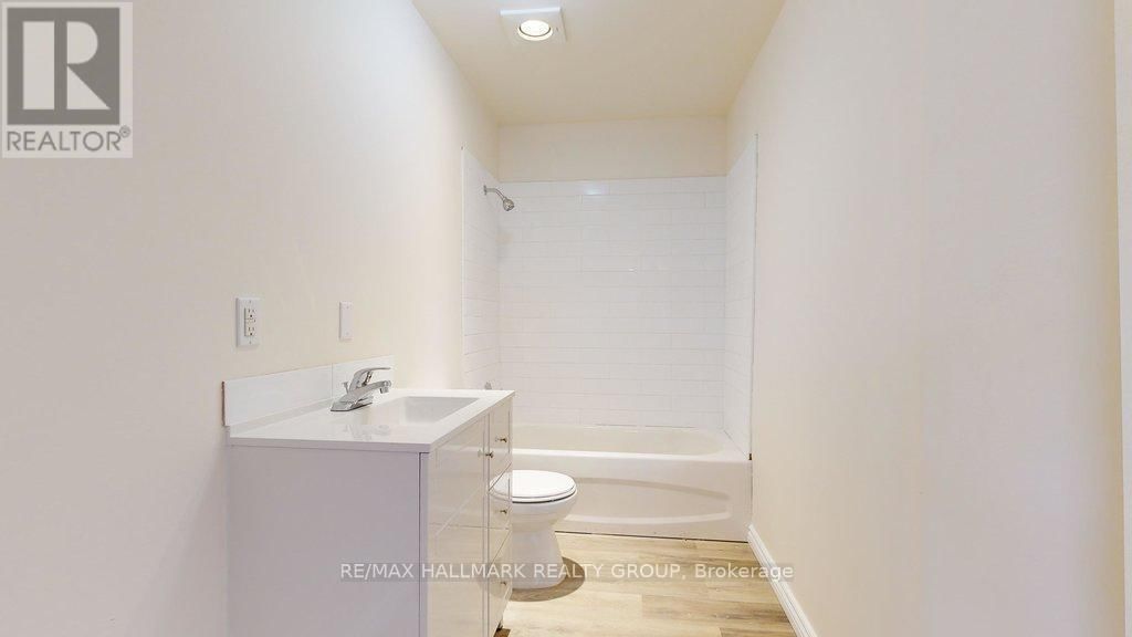 21 ELGIN STREET EAST Image 25