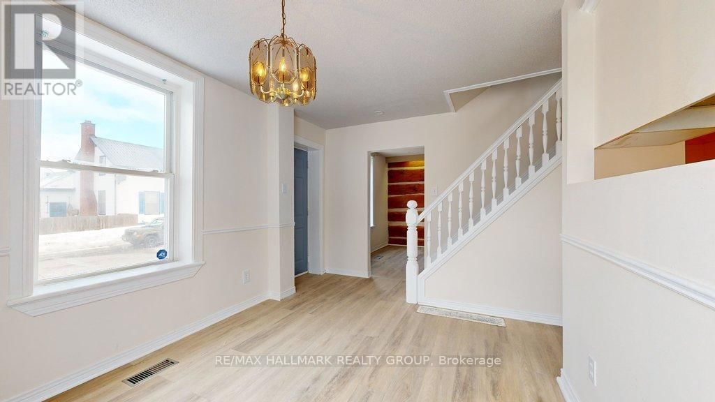 21 ELGIN STREET EAST Image 8