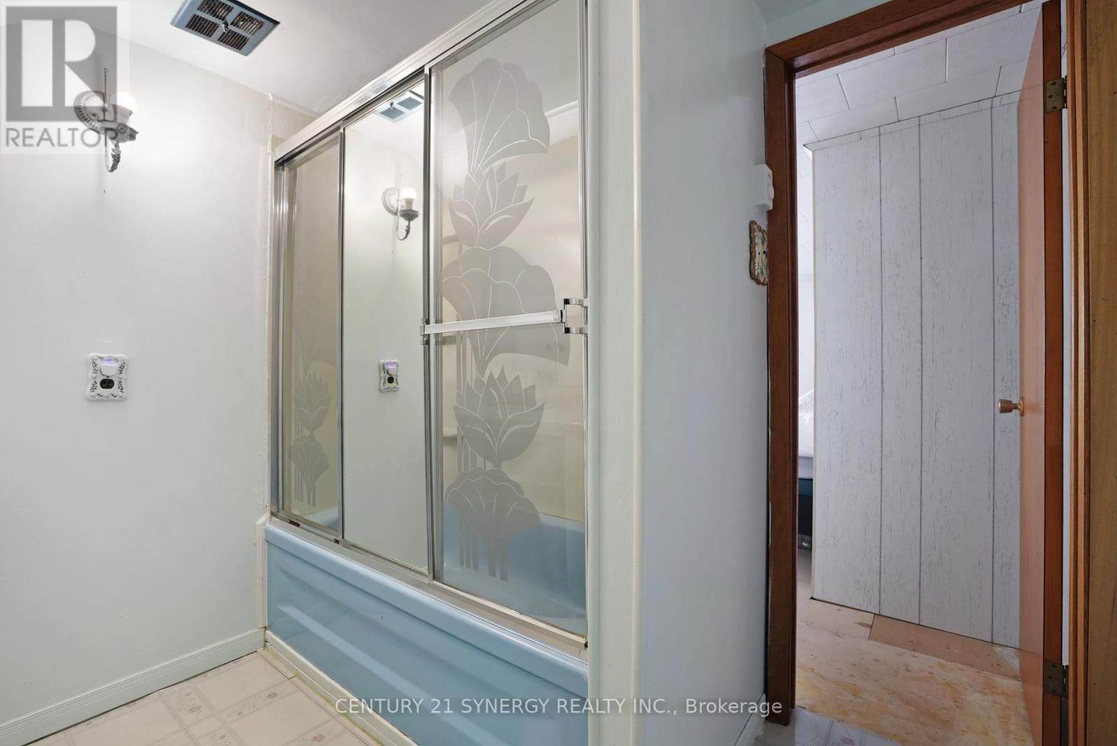 111 BROCKVILLE STREET Image 16