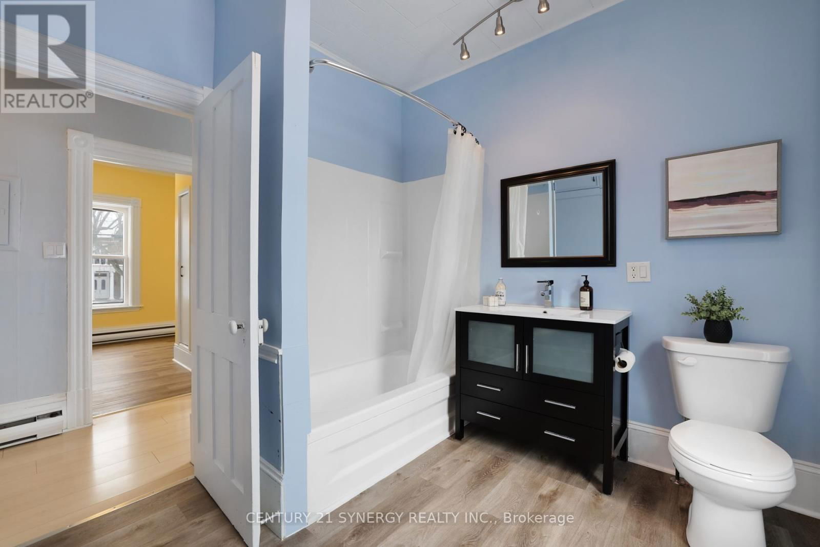 111 BROCKVILLE STREET Image 36