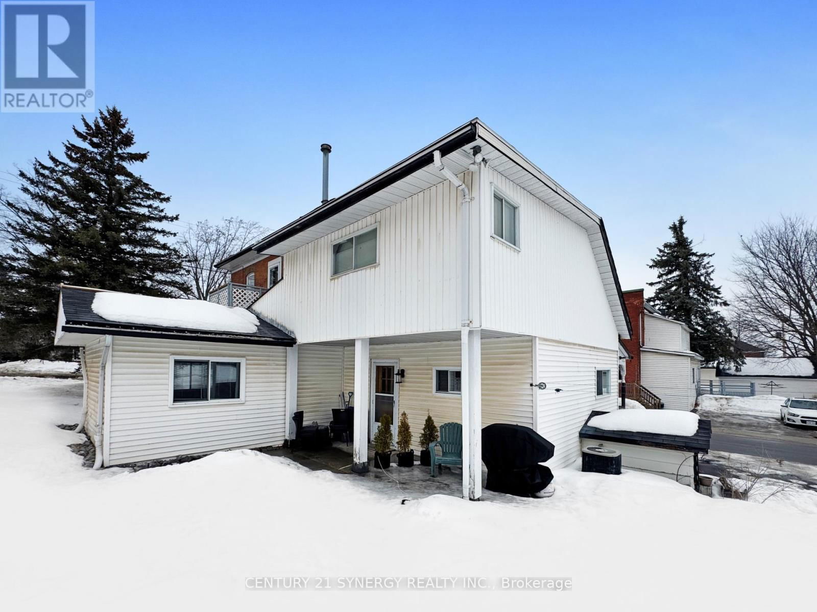 111 BROCKVILLE STREET Image 40