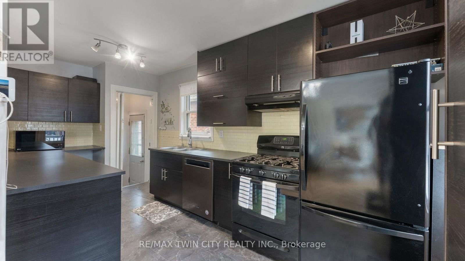 69 LYONS AVENUE Image 17