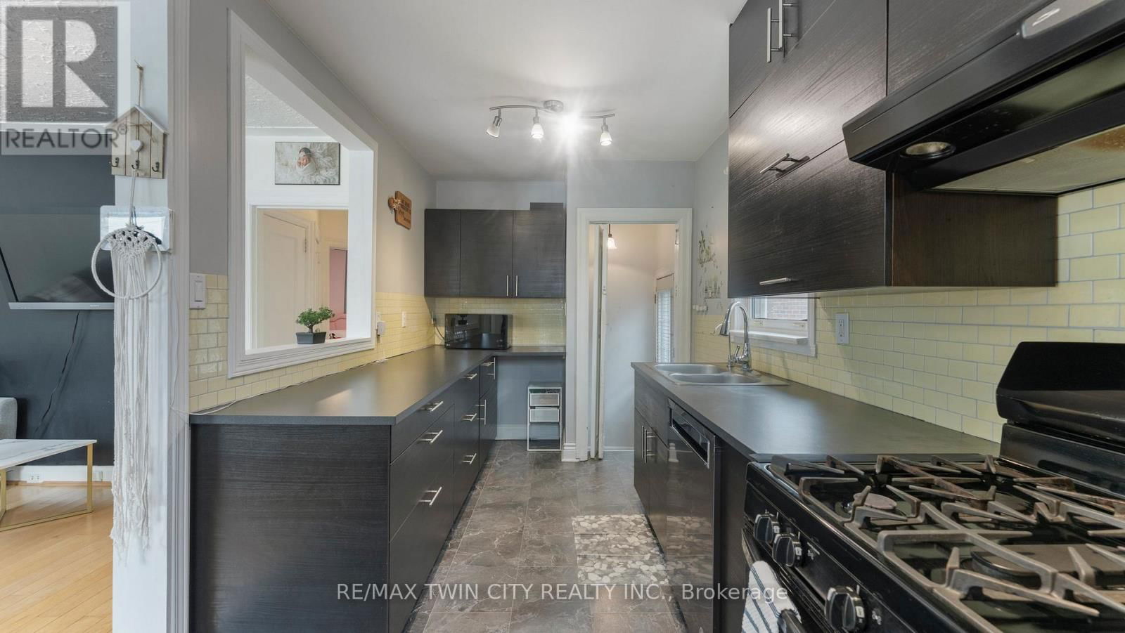 69 LYONS AVENUE Image 18