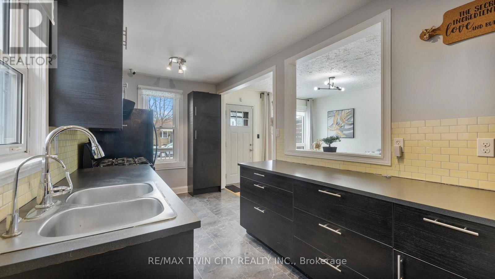 69 LYONS AVENUE Image 19