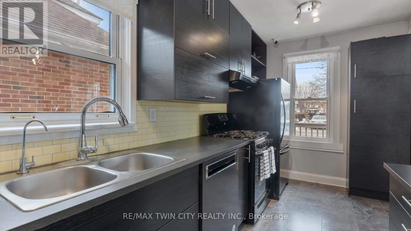 69 LYONS AVENUE Image 20