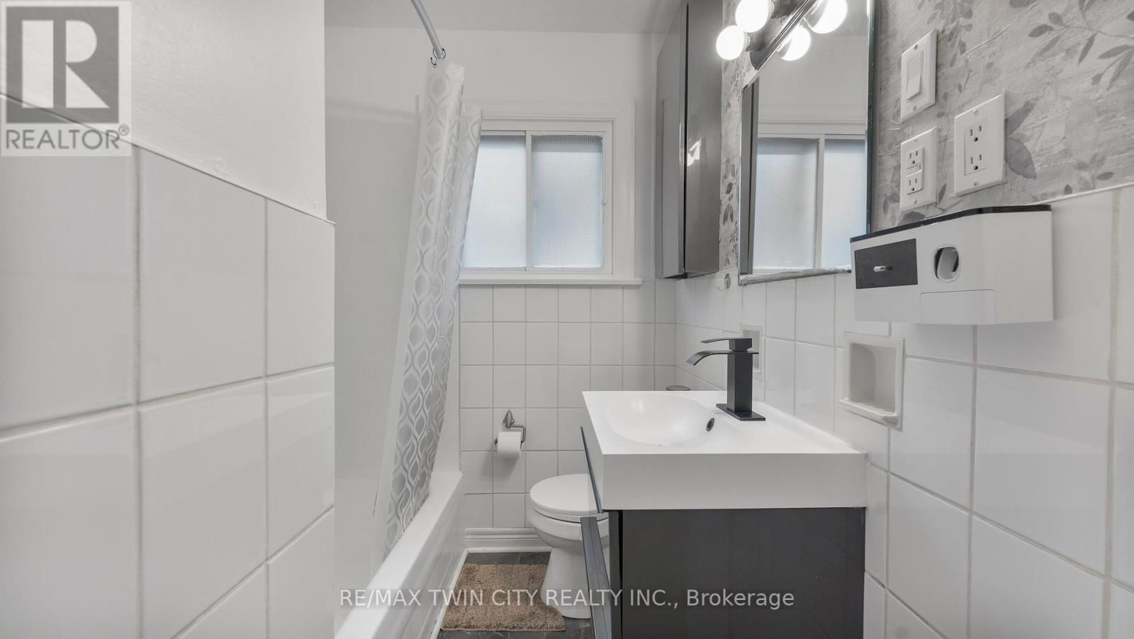 69 LYONS AVENUE Image 23