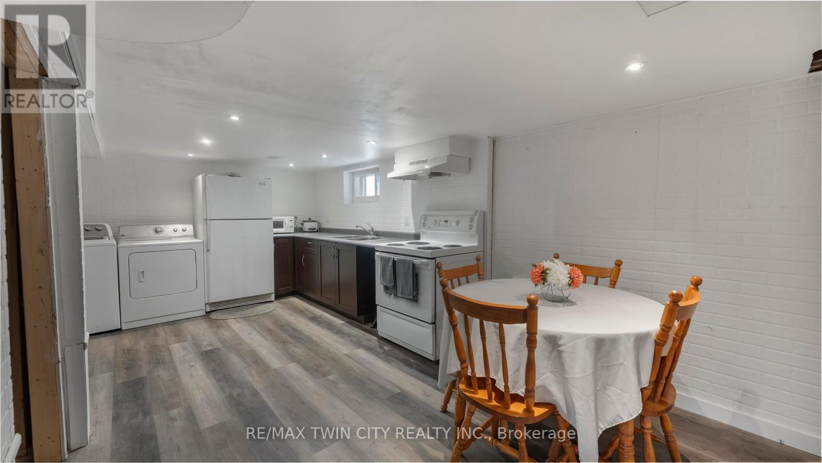 69 LYONS AVENUE Image 24