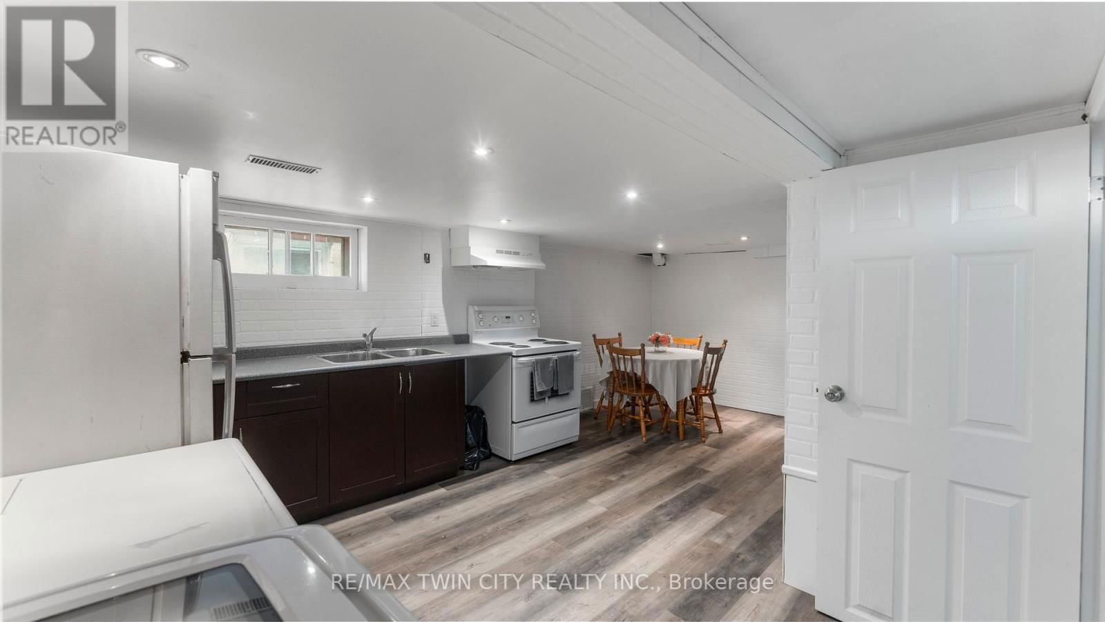69 LYONS AVENUE Image 27