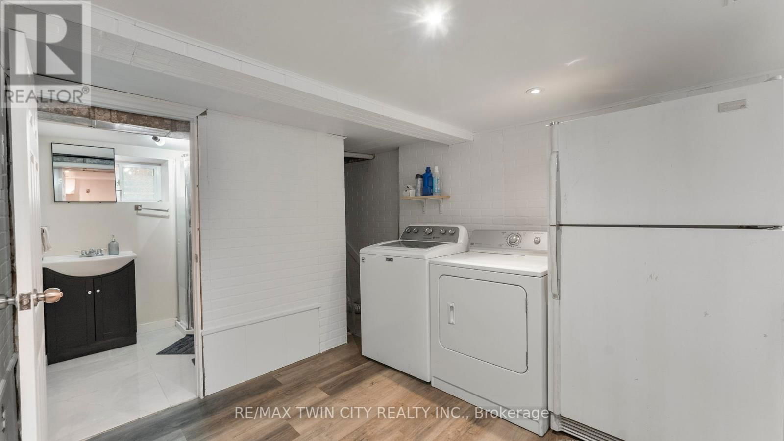 69 LYONS AVENUE Image 29