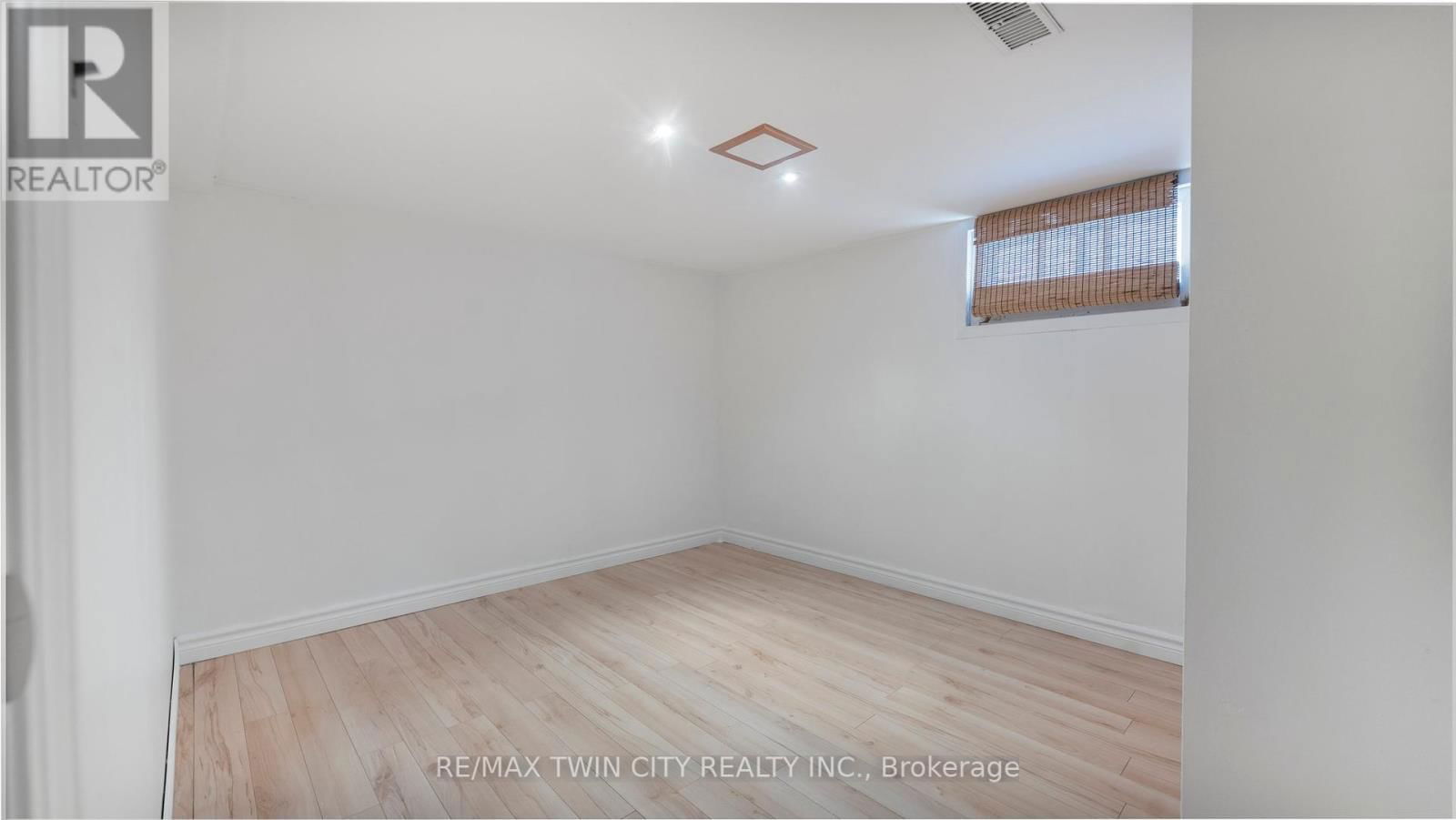 69 LYONS AVENUE Image 32