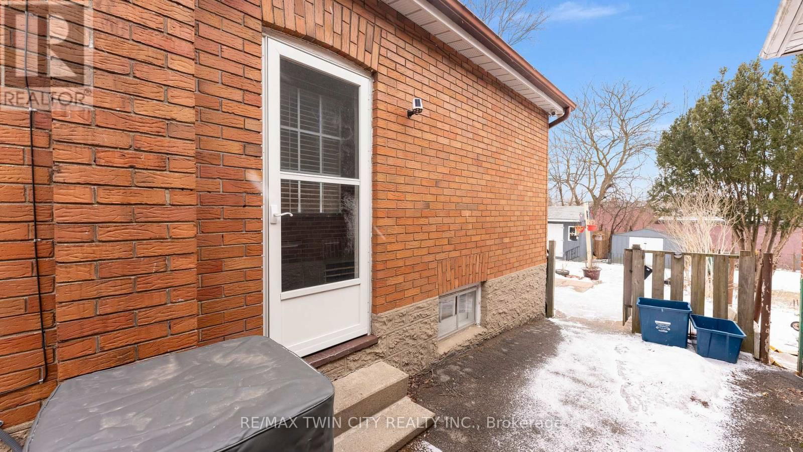 69 LYONS AVENUE Image 33
