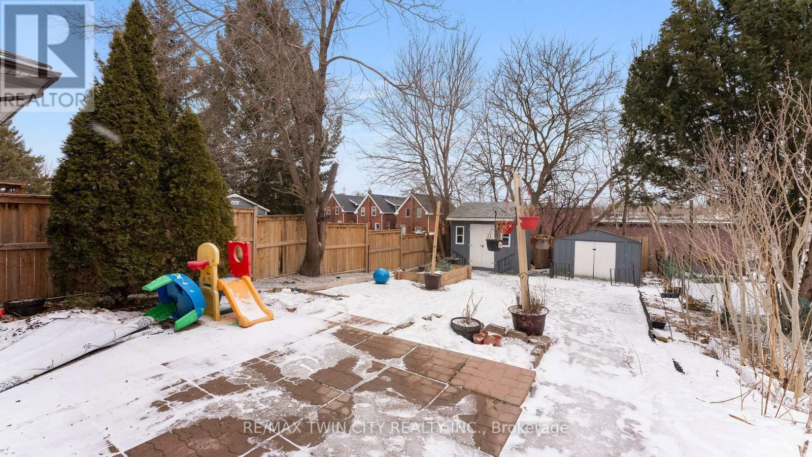 69 LYONS AVENUE Image 34