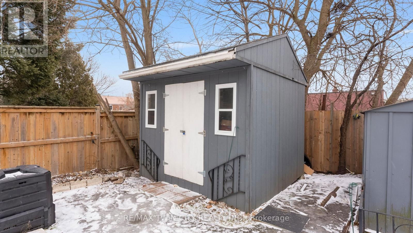 69 LYONS AVENUE Image 38