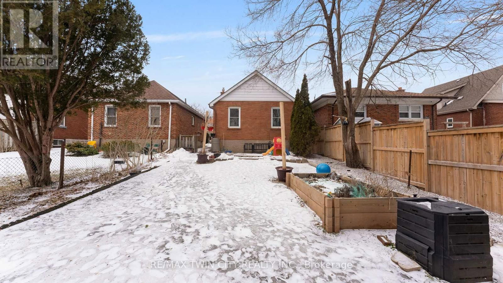 69 LYONS AVENUE Image 39