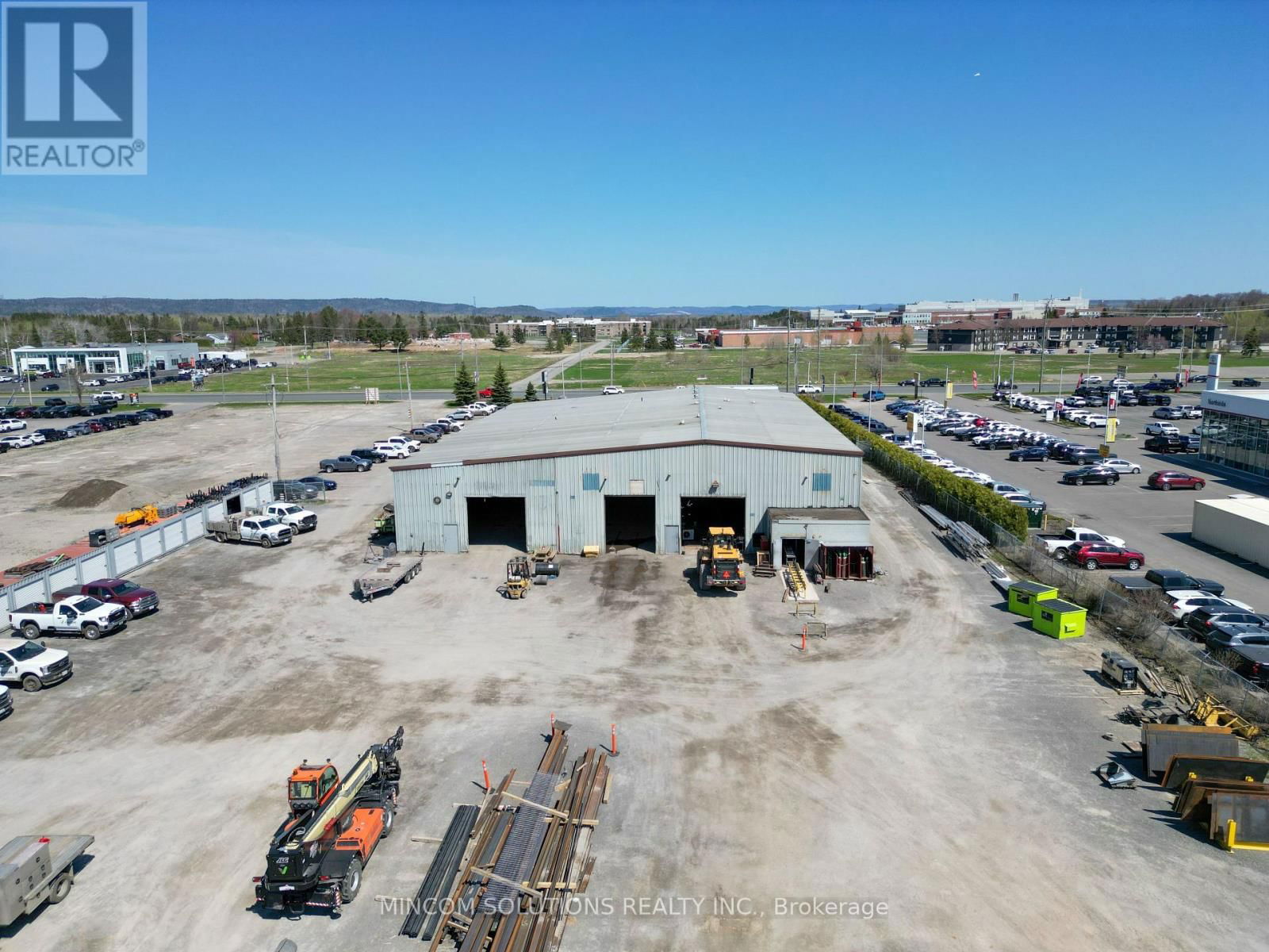 815 GREAT NORTHERN ROAD Image 12