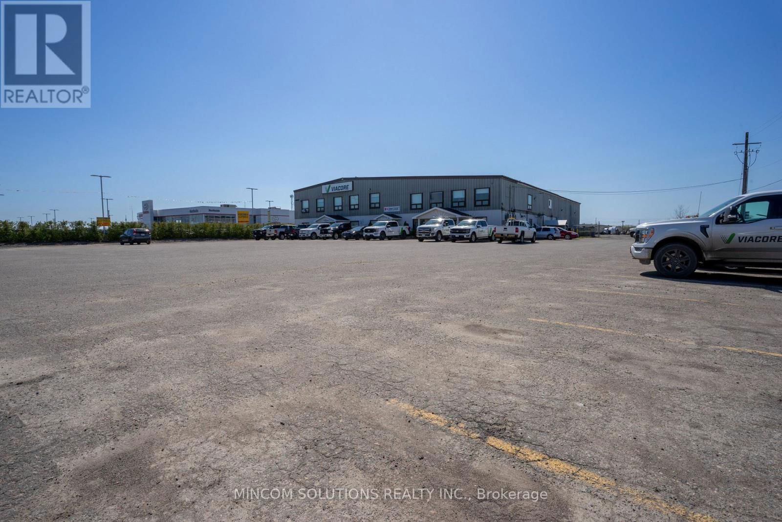 815 GREAT NORTHERN ROAD Image 3