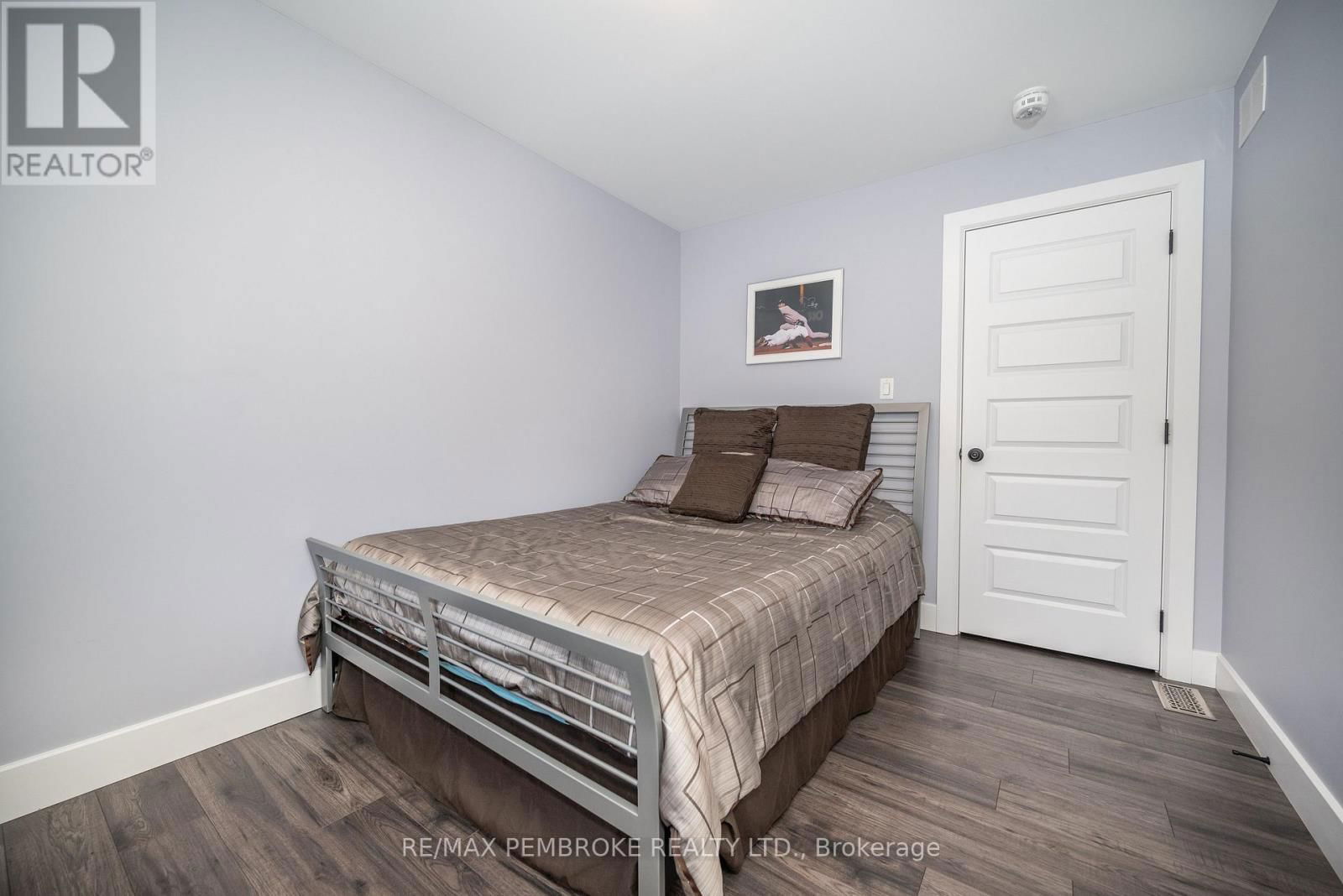 23 NOBLE CRESCENT Image 24