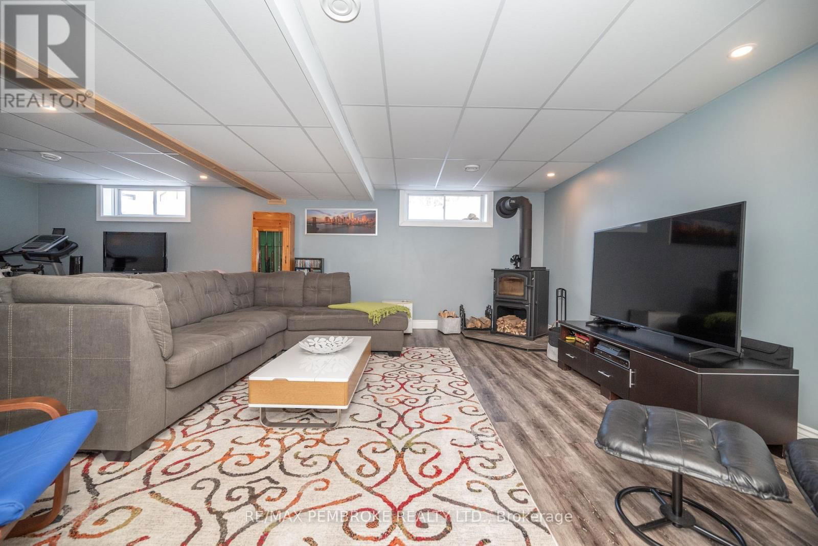 23 NOBLE CRESCENT Image 32