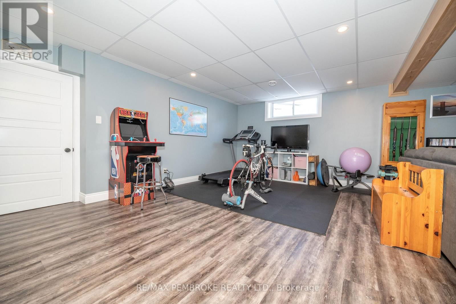23 NOBLE CRESCENT Image 33