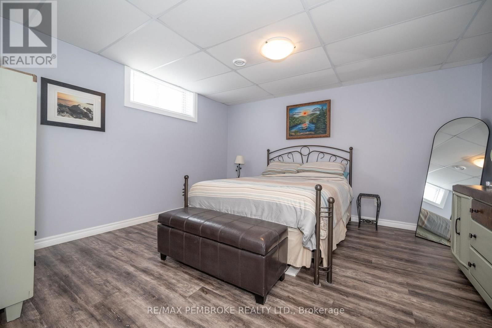 23 NOBLE CRESCENT Image 35