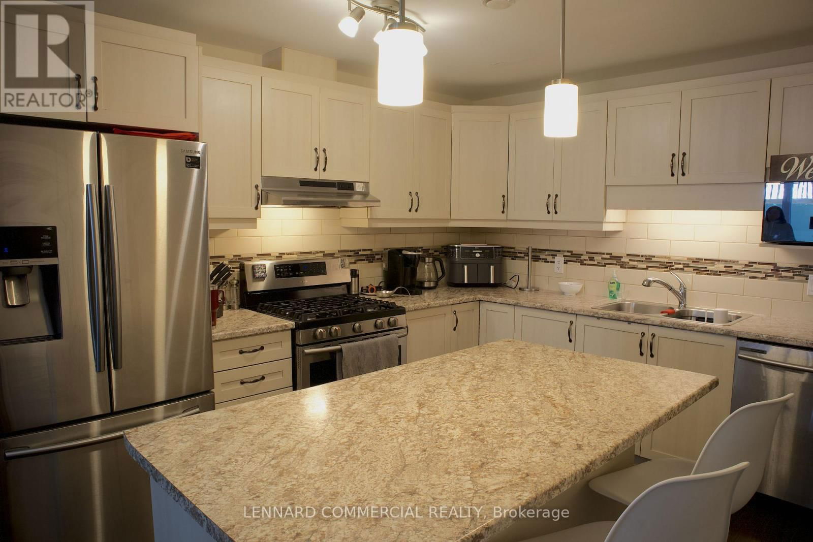 398 TWILIGHT AVENUE Image 17