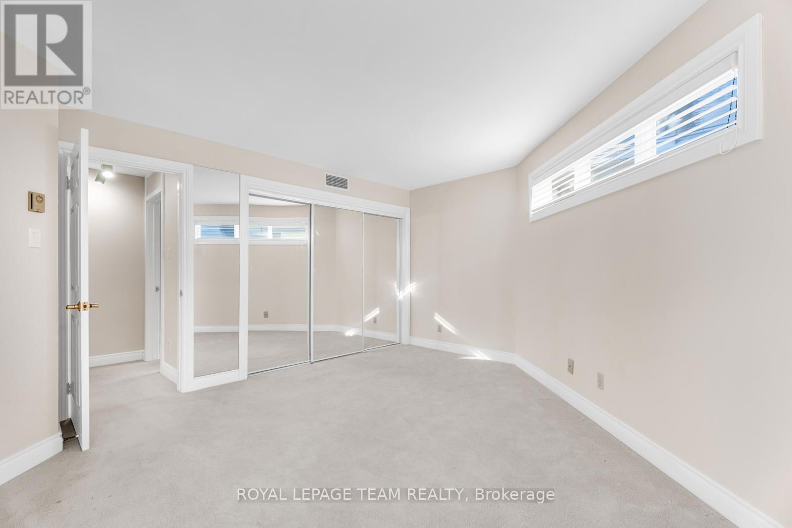 9 - 292 LAURIER AVENUE Image 16