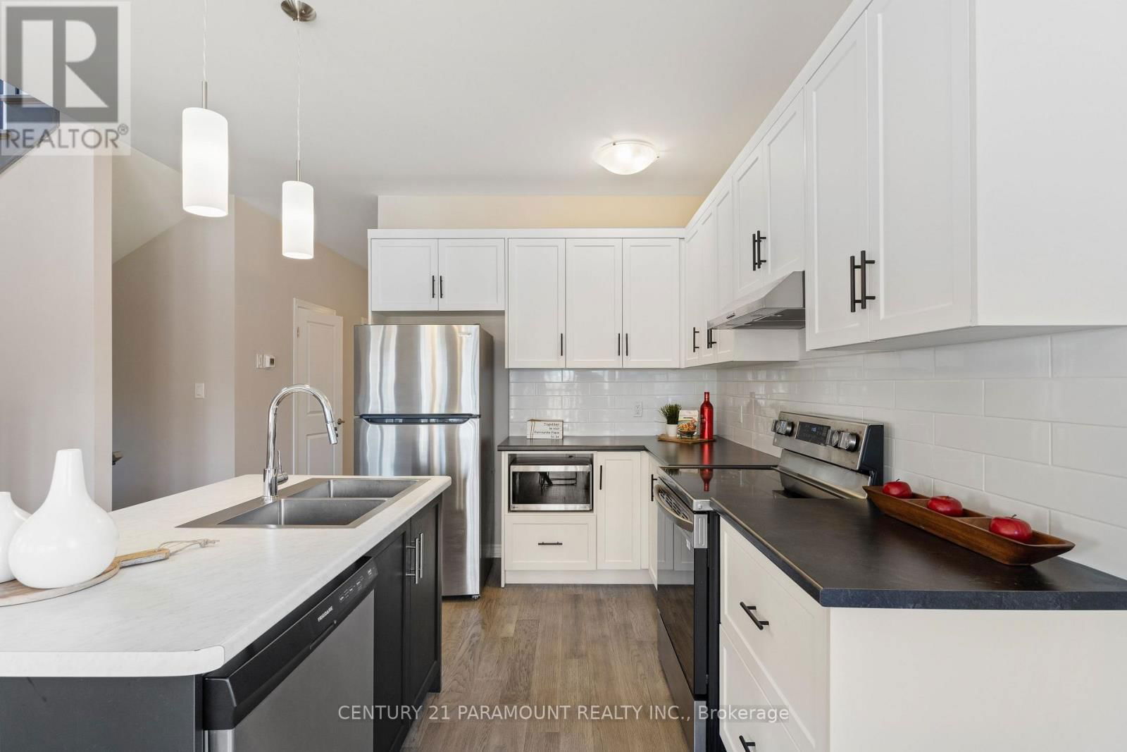 72 BRADLEY AVENUE Image 12