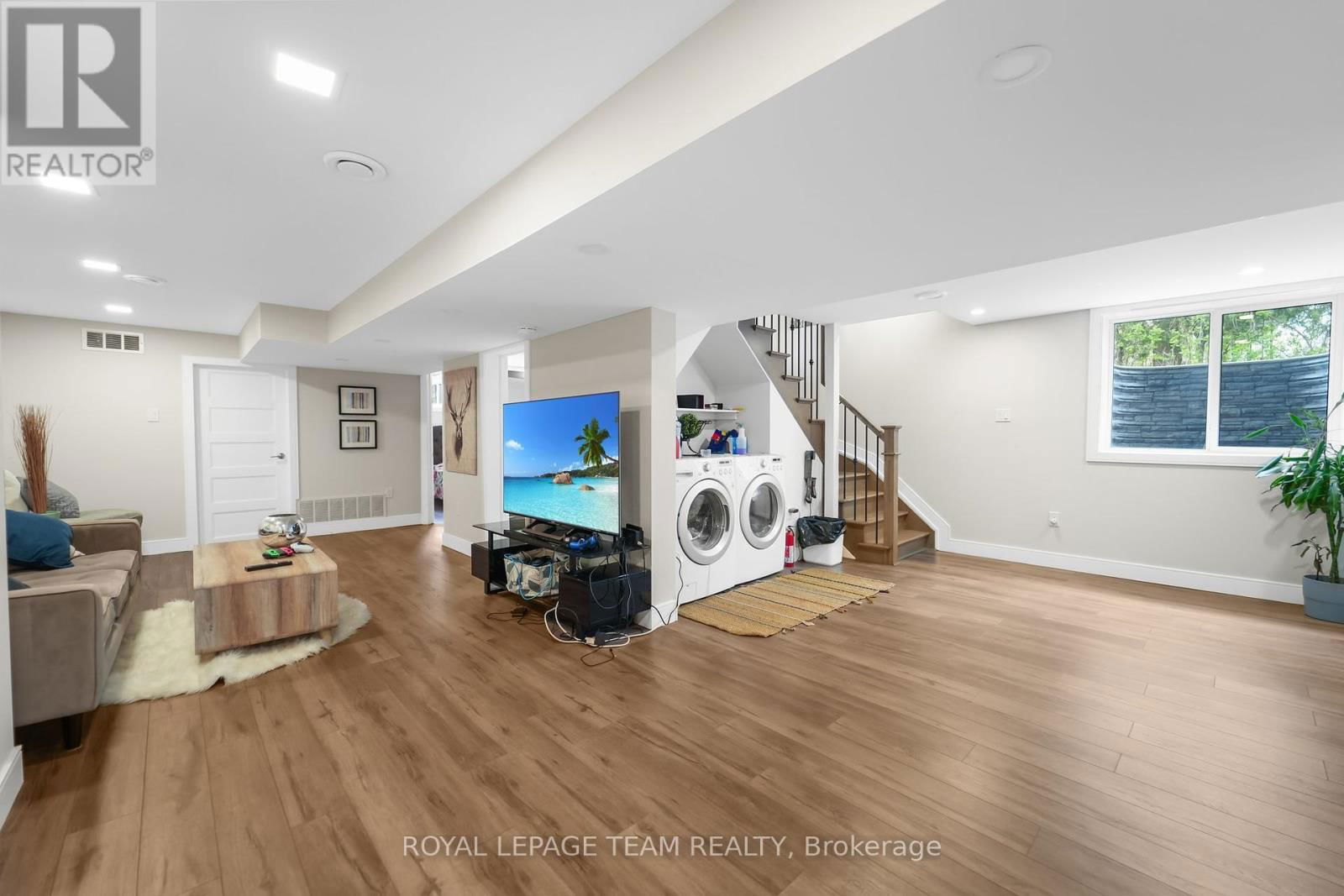 1107 NORMANDY CRESCENT Image 30
