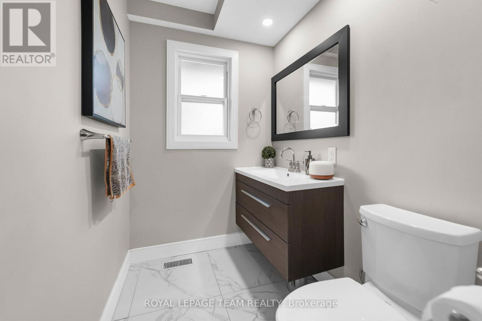 1107 NORMANDY CRESCENT Image 33