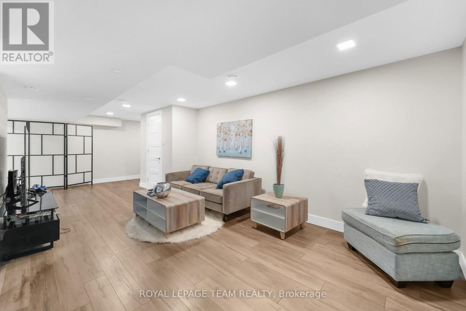 1107 NORMANDY CRESCENT Image 34