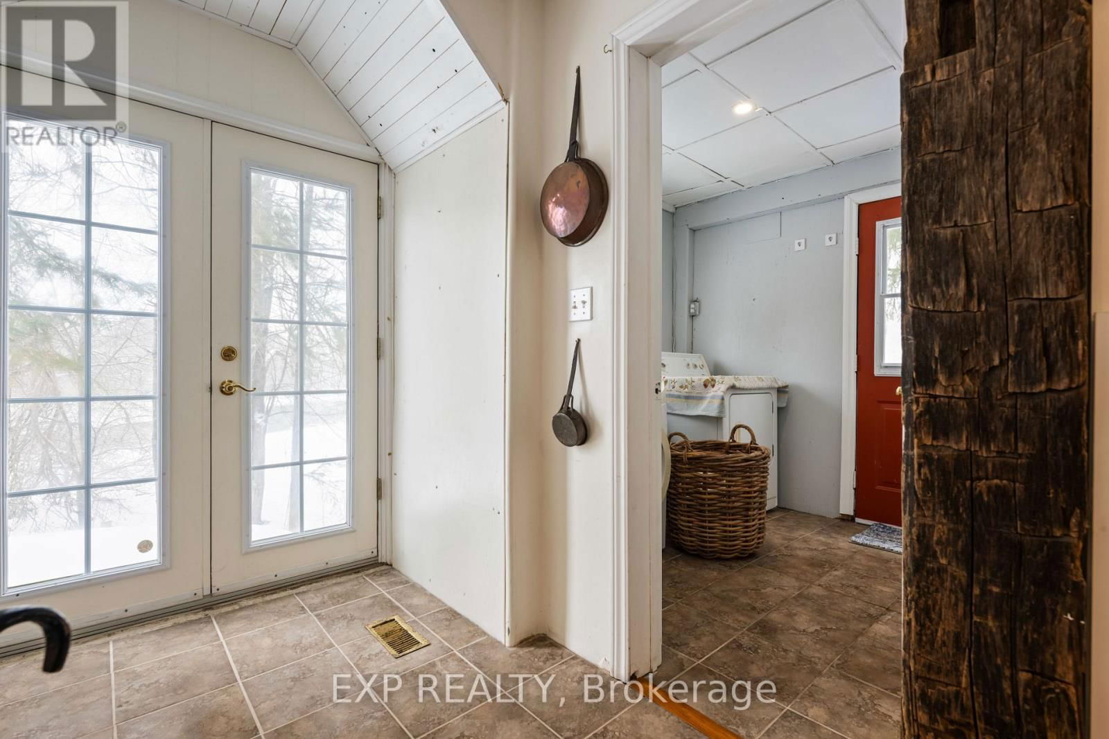 16 MILL STREET Image 17