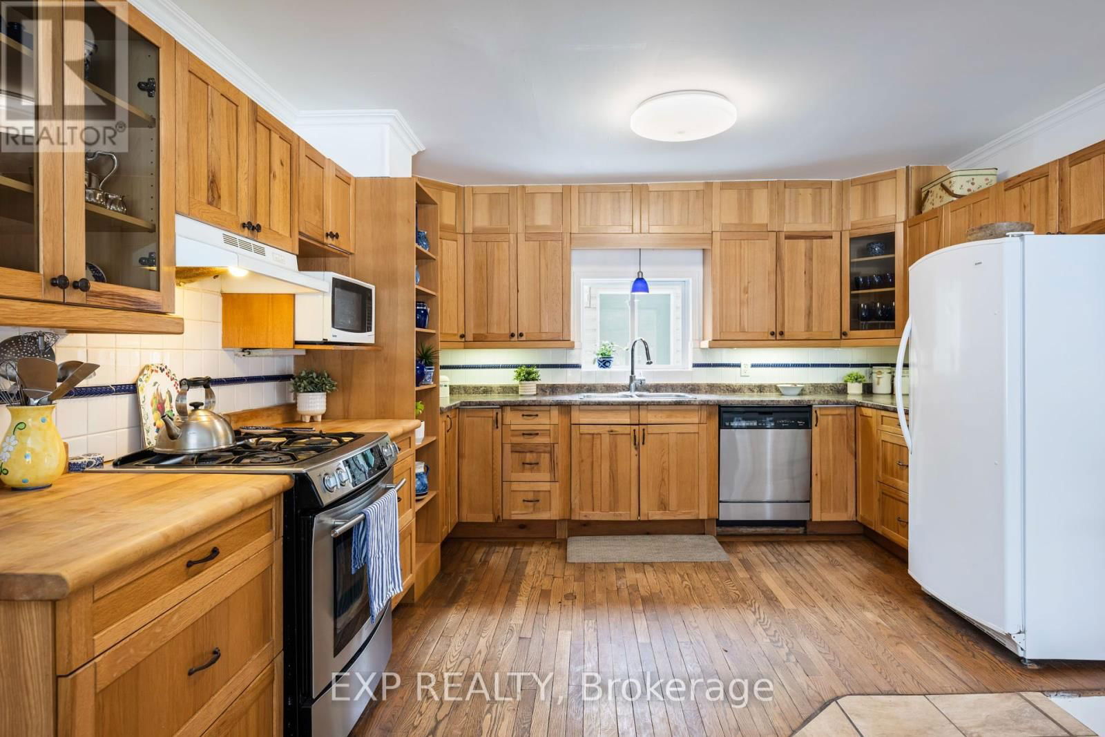 16 MILL STREET Image 8