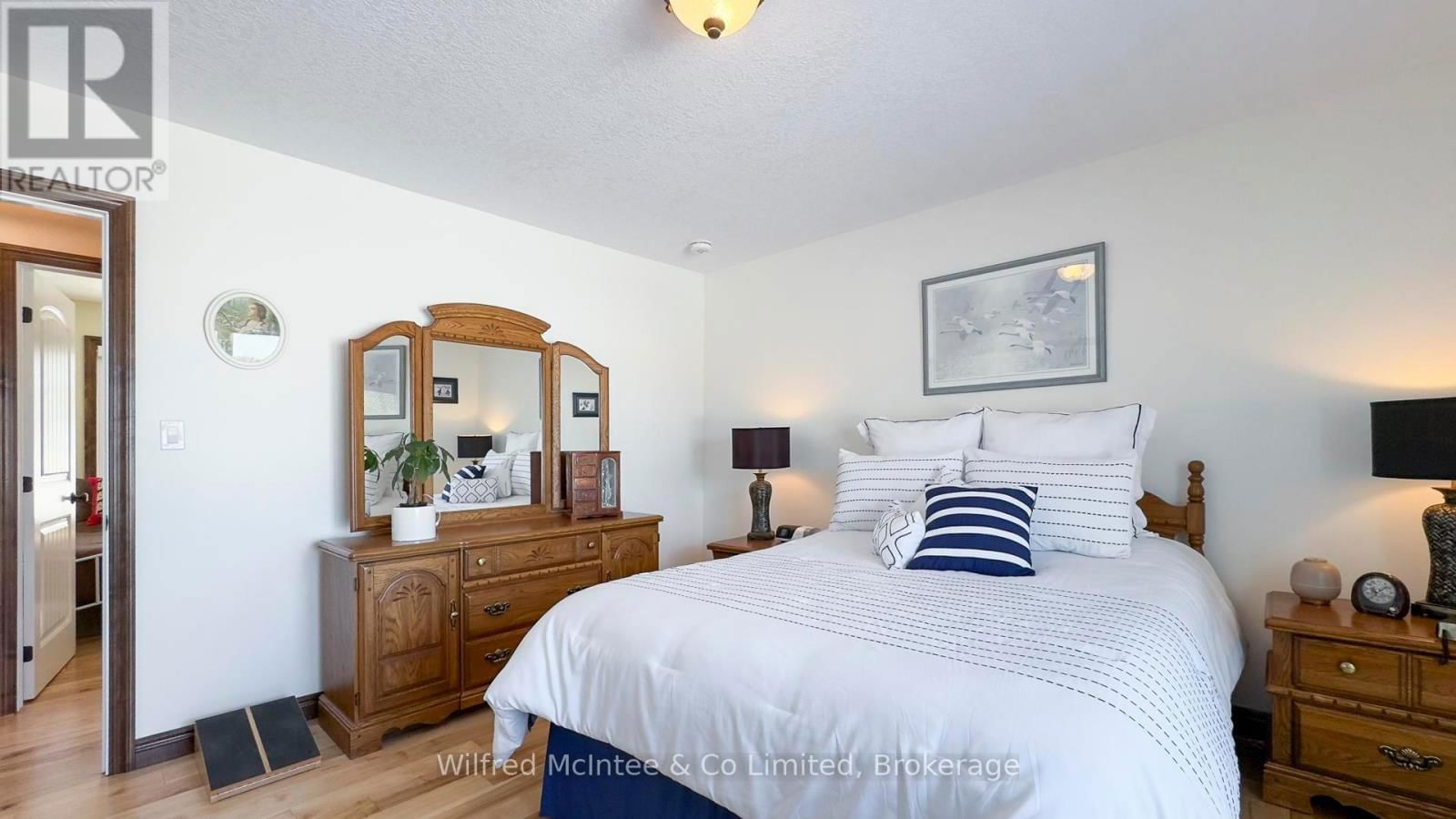 422 HAYES LAKE AVENUE Image 33