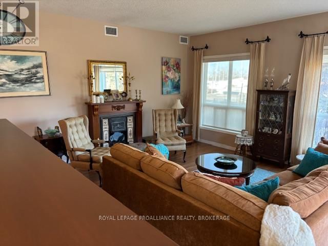 112 - 350 WELLINGTON STREET Image 8