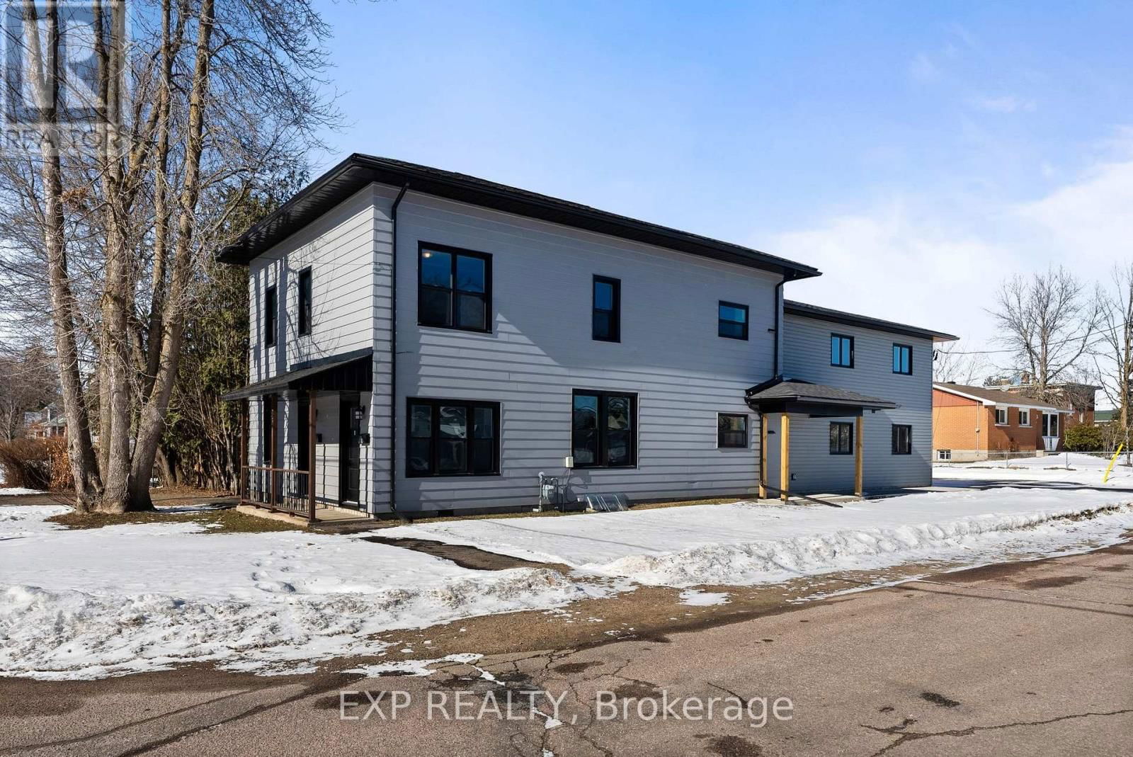 585 PERTH STREET Image 3