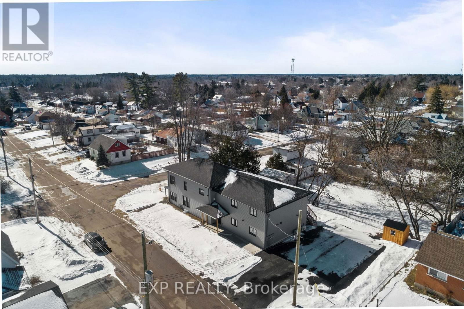 585 PERTH STREET Image 9