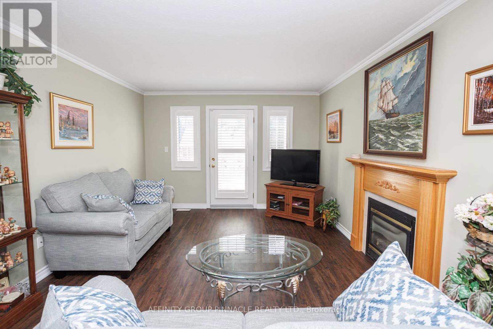 5 SUSAN COURT Image 17