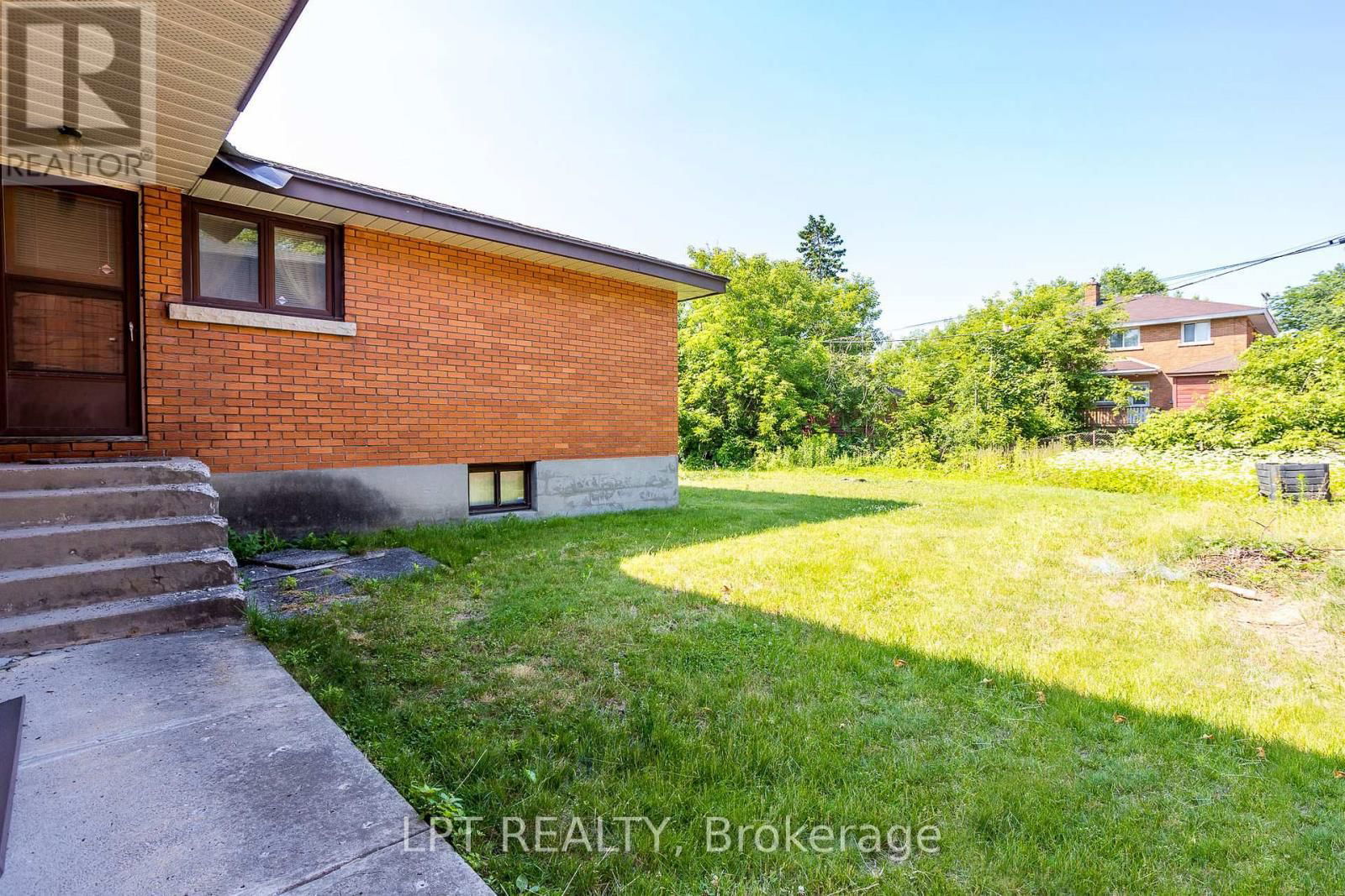 648 PARKVIEW ROAD Image 12